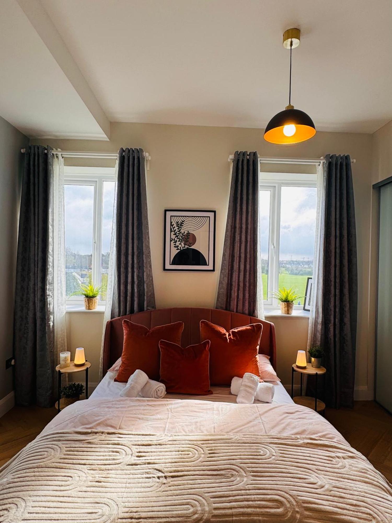 Finnstown Hall- Private Room In Shared Apartment With The Host دبلن المظهر الخارجي الصورة