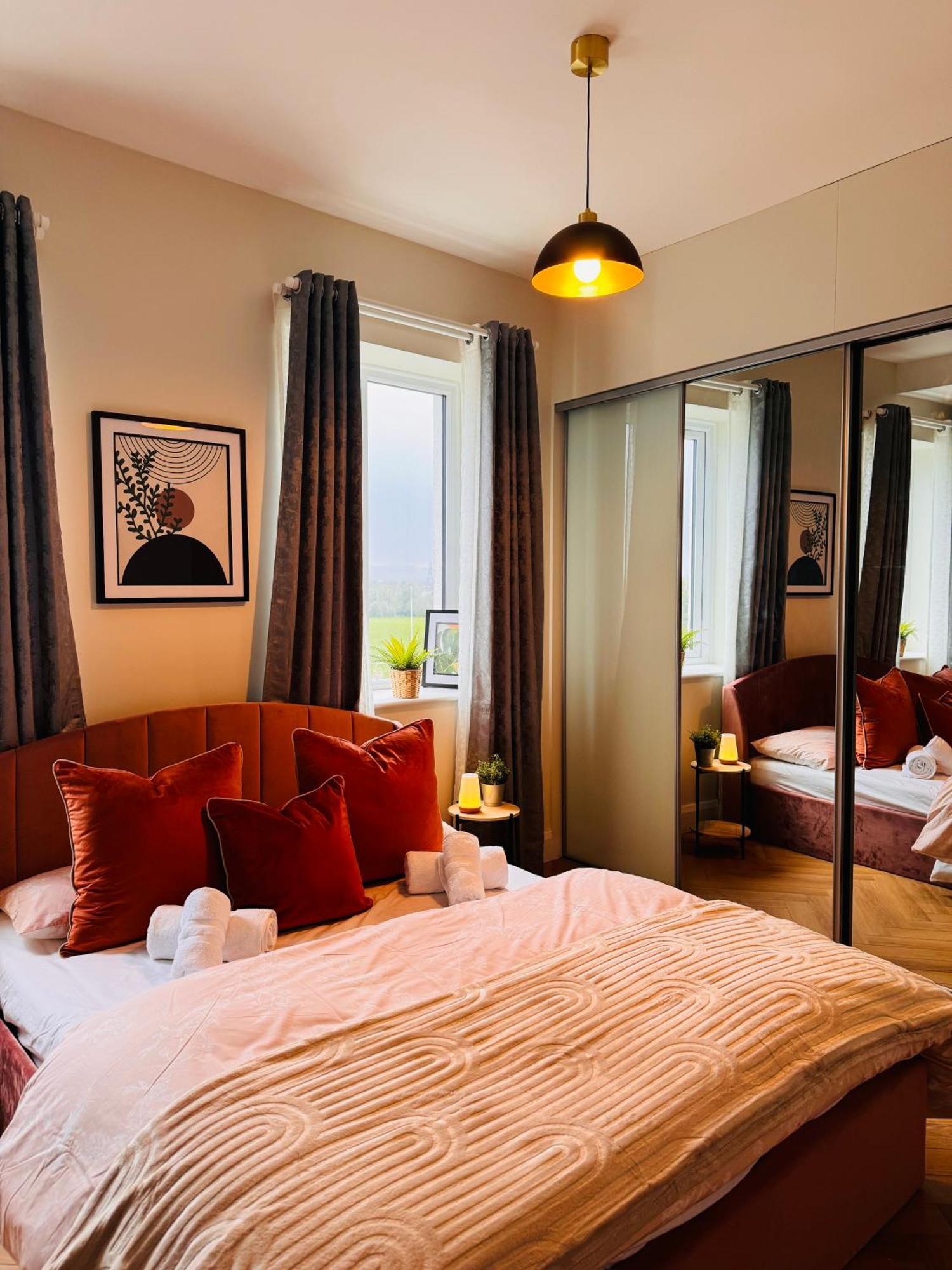Finnstown Hall- Private Room In Shared Apartment With The Host دبلن المظهر الخارجي الصورة