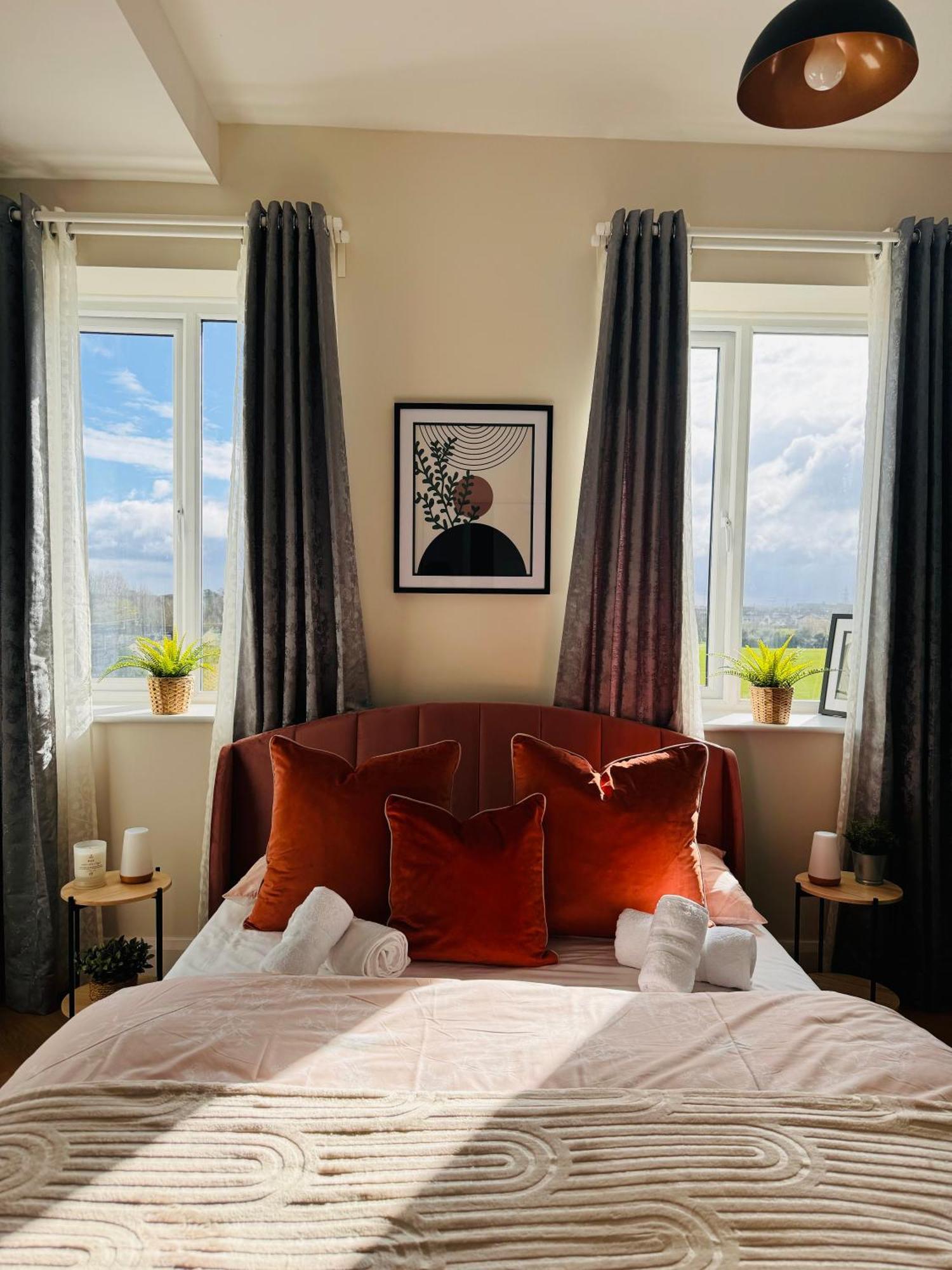 Finnstown Hall- Private Room In Shared Apartment With The Host دبلن المظهر الخارجي الصورة