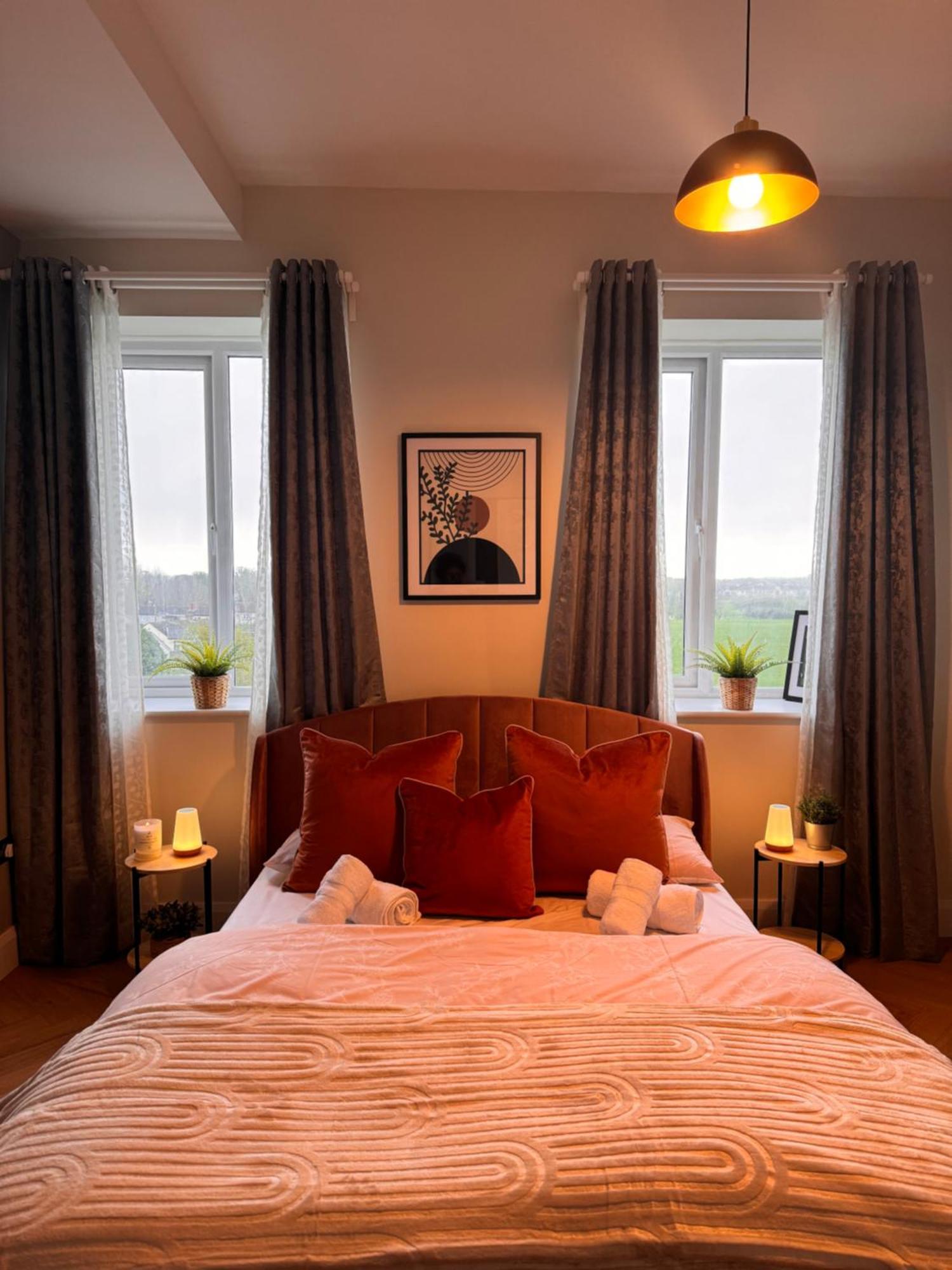 Finnstown Hall- Private Room In Shared Apartment With The Host دبلن المظهر الخارجي الصورة