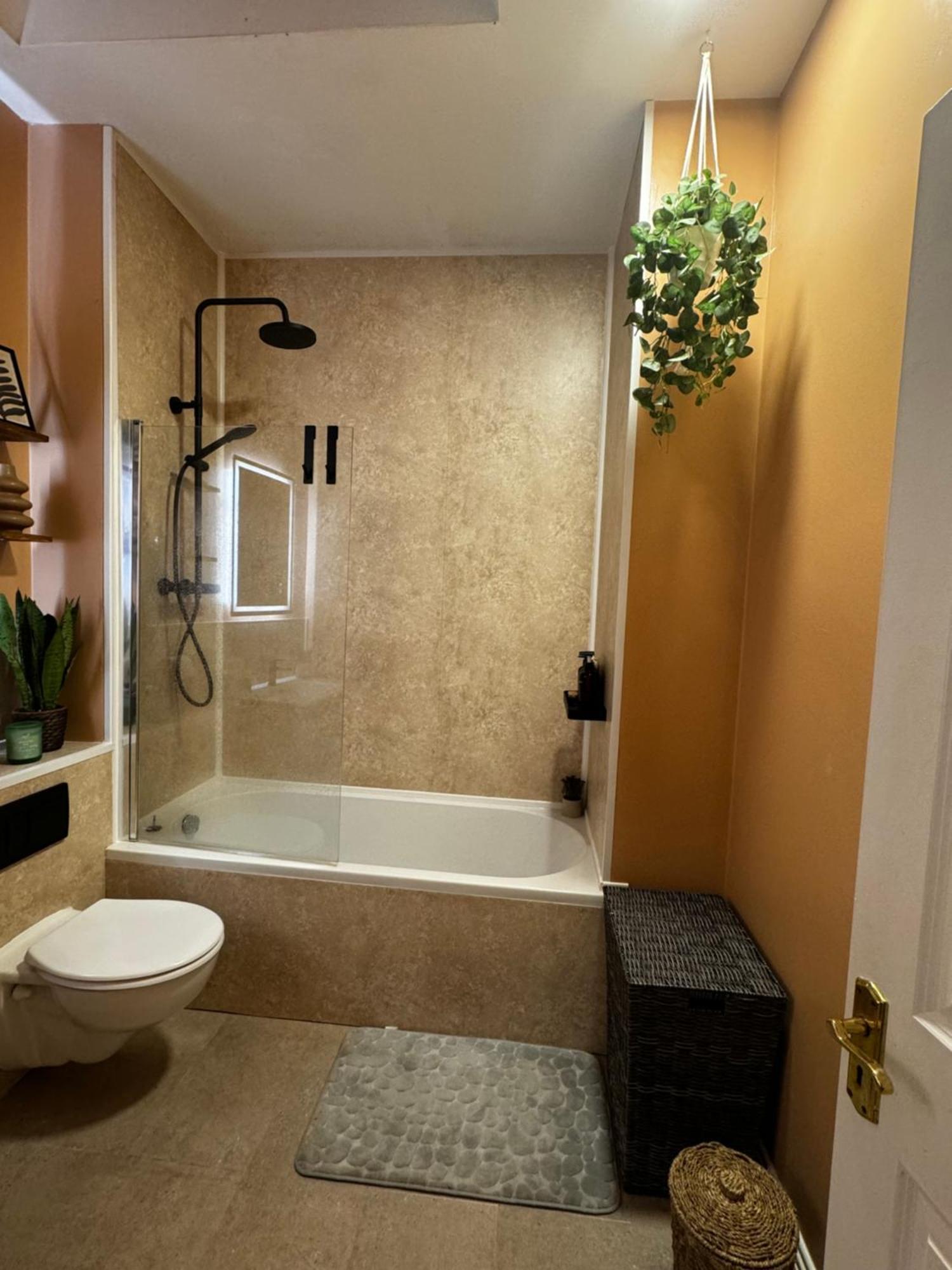 Finnstown Hall- Private Room In Shared Apartment With The Host دبلن المظهر الخارجي الصورة