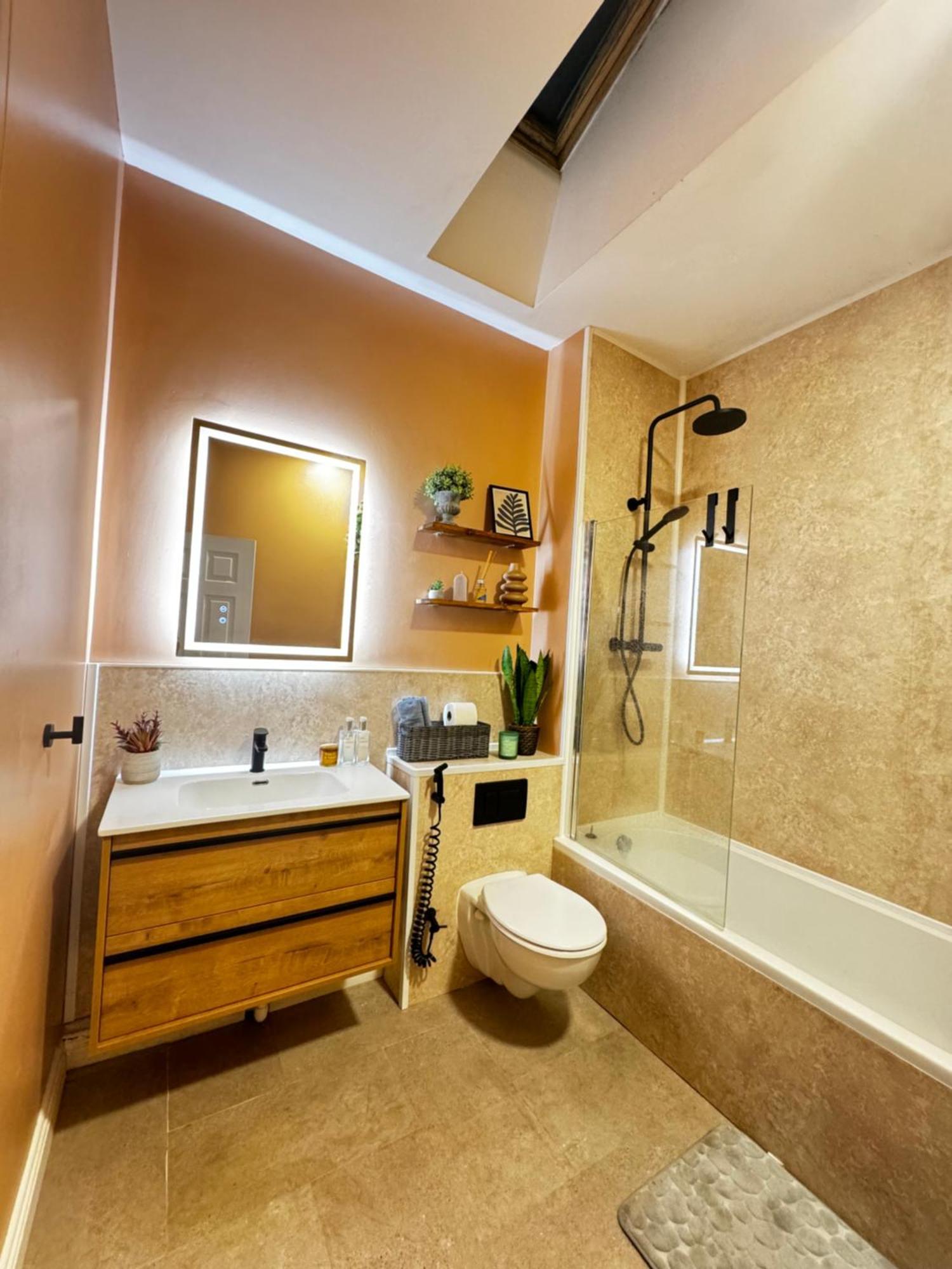 Finnstown Hall- Private Room In Shared Apartment With The Host دبلن المظهر الخارجي الصورة