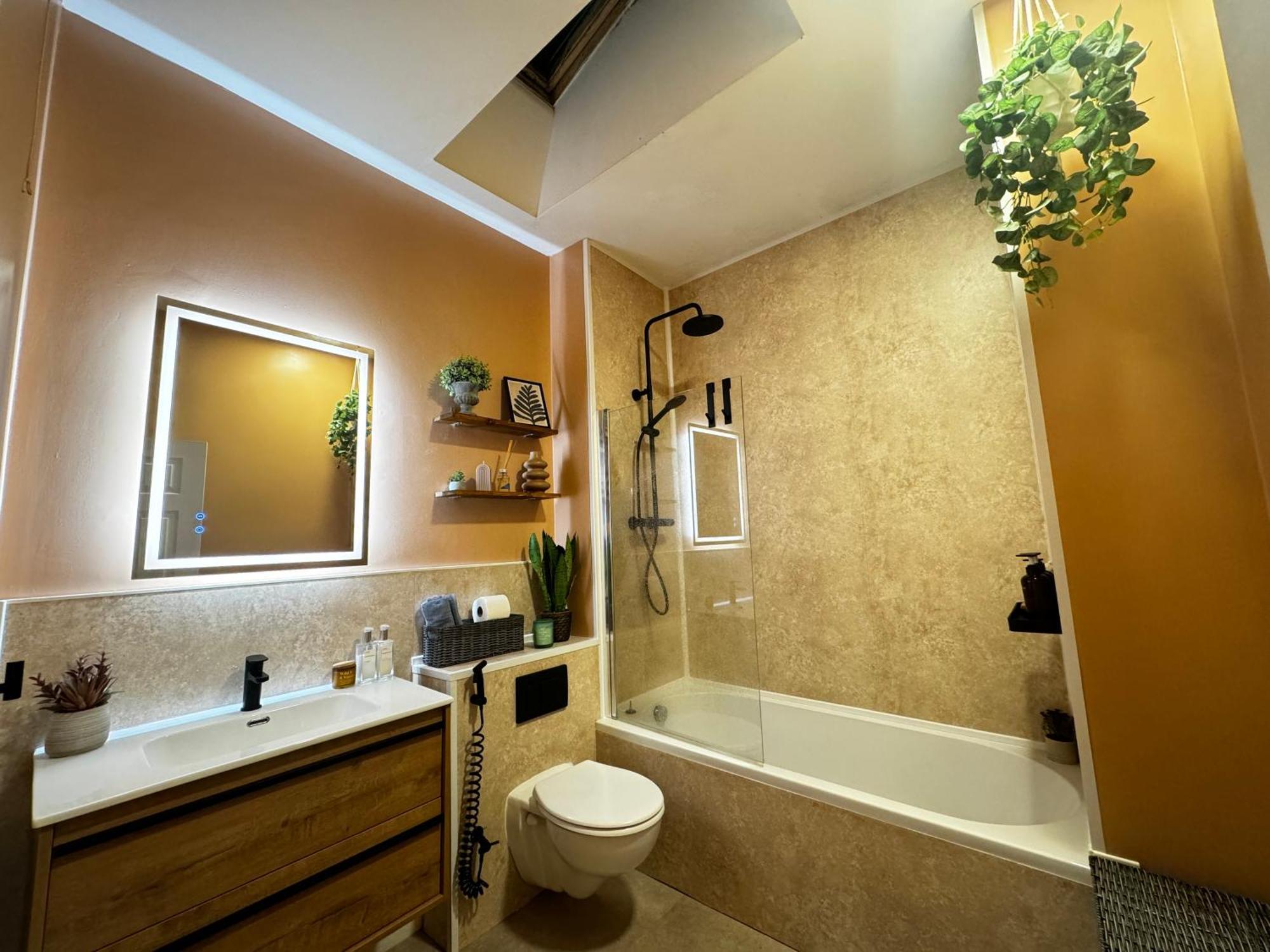 Finnstown Hall- Private Room In Shared Apartment With The Host دبلن المظهر الخارجي الصورة
